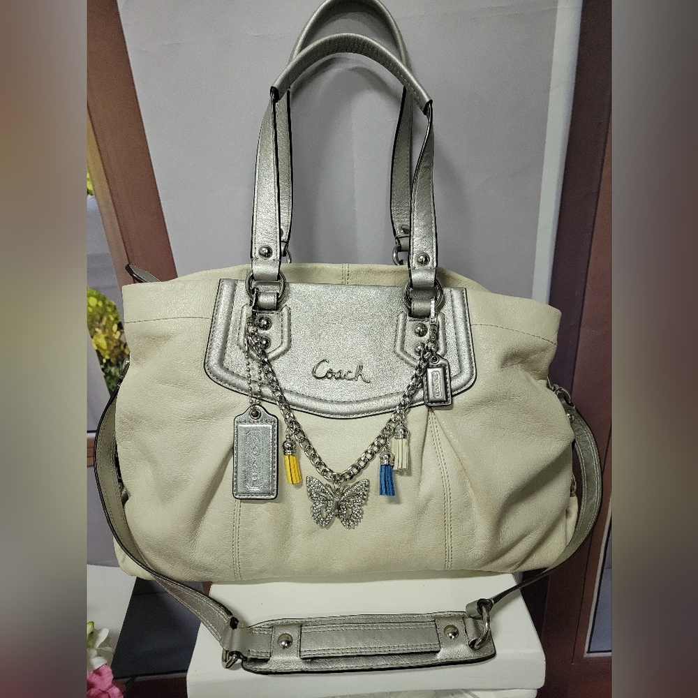 Coach Ashley Cream/Silver Leather, Pink Interior, Excellent Condition